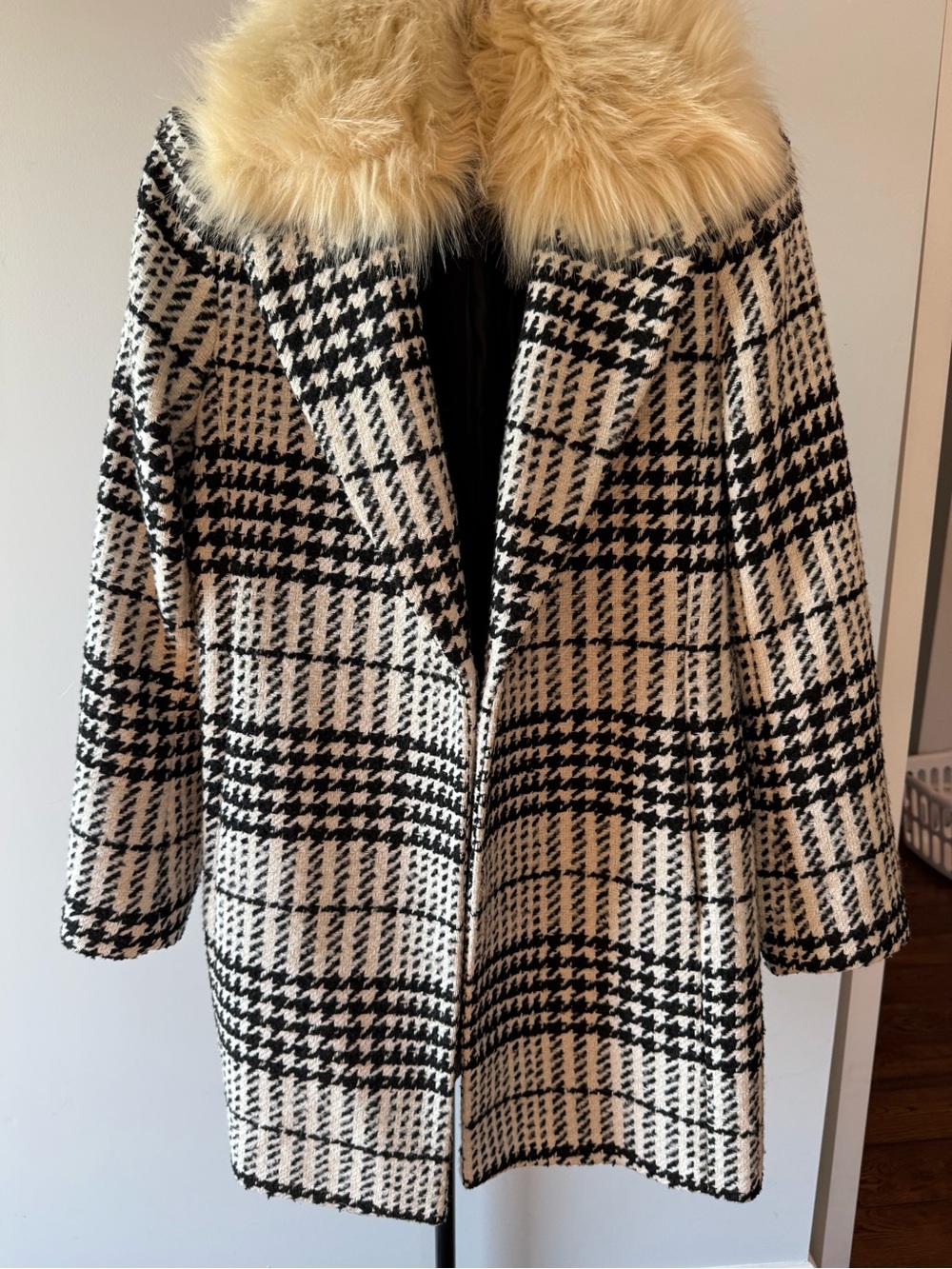 Banana Republic Houndstooth Overcoat with removable faux fur collar